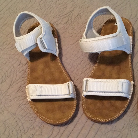 ♠️10/$10! Sandal Bundle - Picture 3 of 8